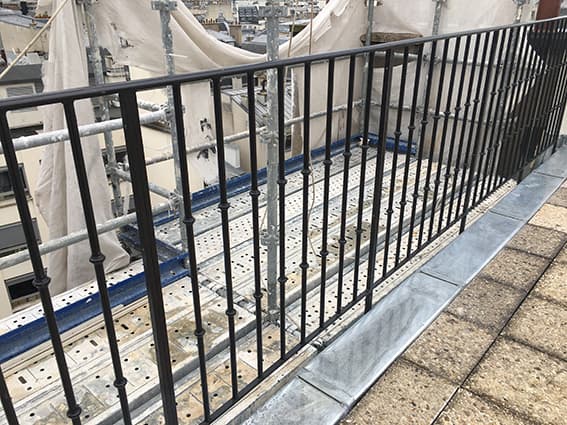 Balkón, útfærð balustrade úr járni - Thumbnail 2