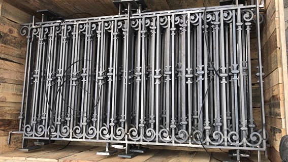 Balkón, útfærð balustrade úr járni